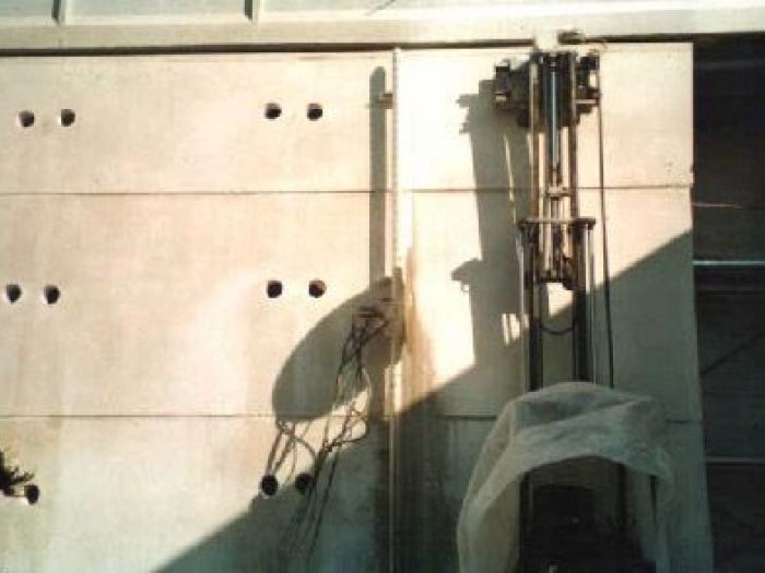 Archisio - Demolizione Controllata Cardone - Progetto Carotaggio per passaggio di tubature e taglio su pannelli prefabbricati con asportazione intera parete