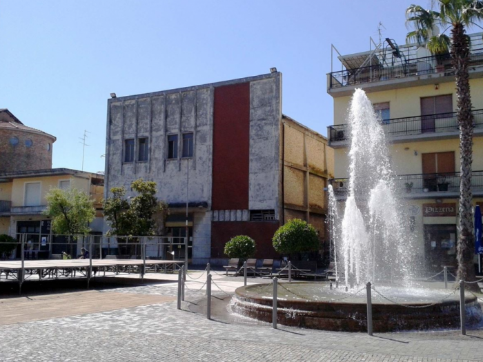 Archisio - Marco Quagliatini - Progetto Rifunzionalizzazione del sistema del centro urbano e del cinema ambra terzo classificato