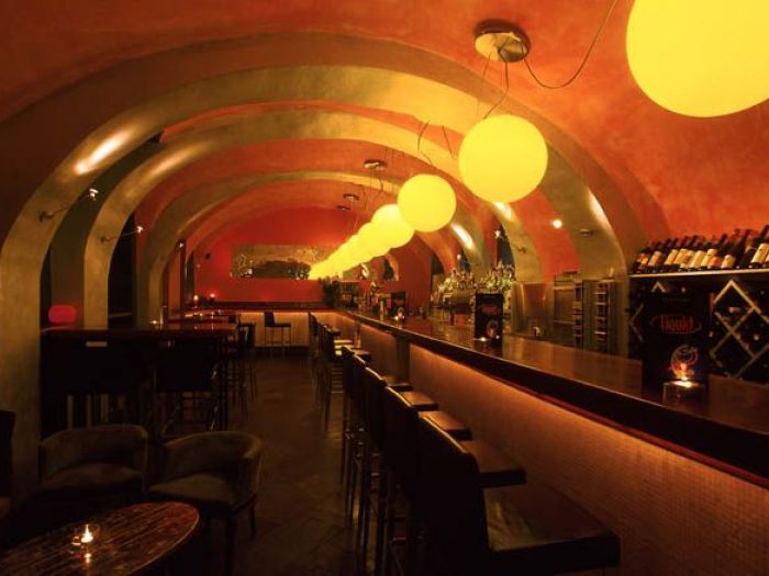 Archisio - Luxurysign - Progetto Liquid bar ad alassio Il primo bar in italia a gestione cromatica votato per tre anni come miglior bar ligure