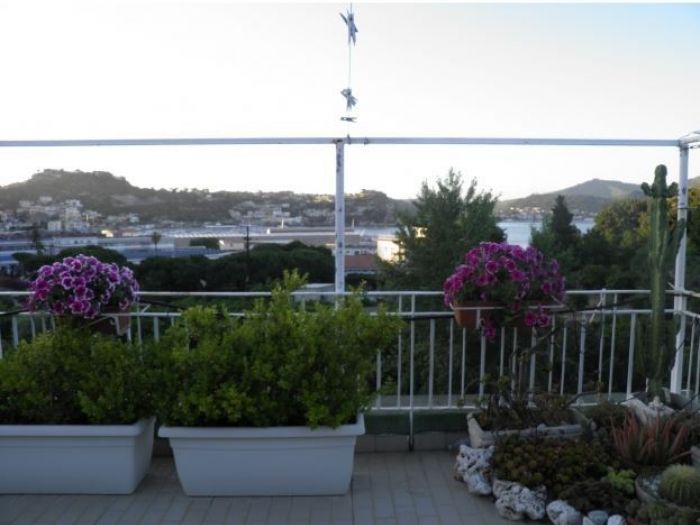 Archisio - Daniela Puglia - Progetto Panorama unico un terrazzo da fiabacon vista castello