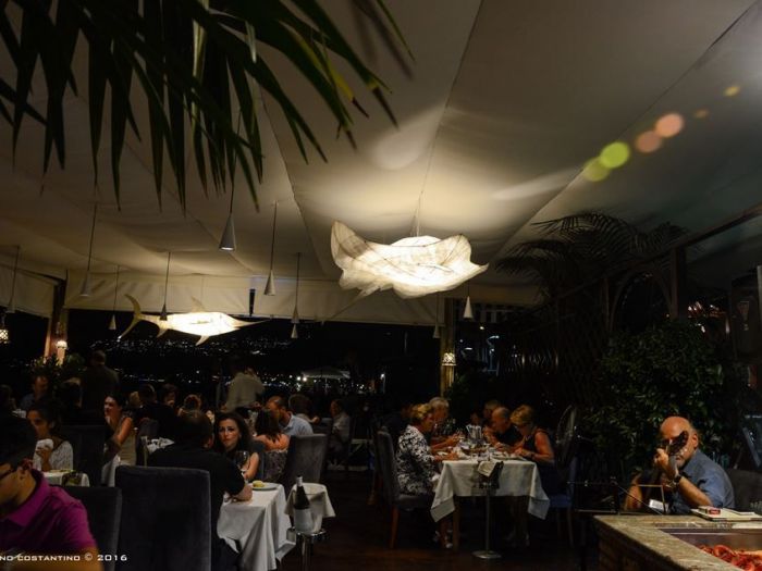 Archisio - Stefano Costantino - Progetto Acquario luminoso allinterno di un ristorante