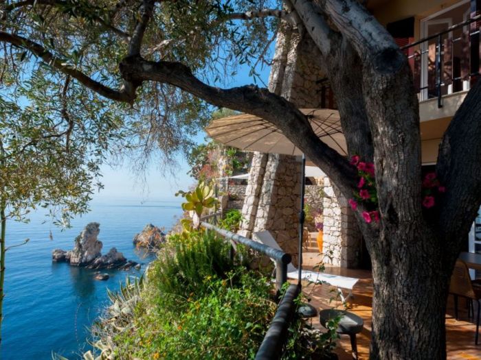 Archisio - Fabrizio Pezzoli - Progetto Casa miss trevelyan servizio fotografico per booking