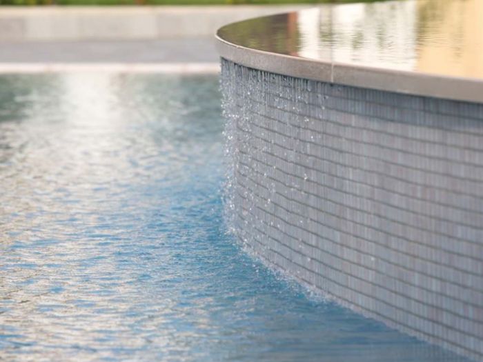 Archisio - Soldi Piscine - Progetto Piscine mosaico e sfioro