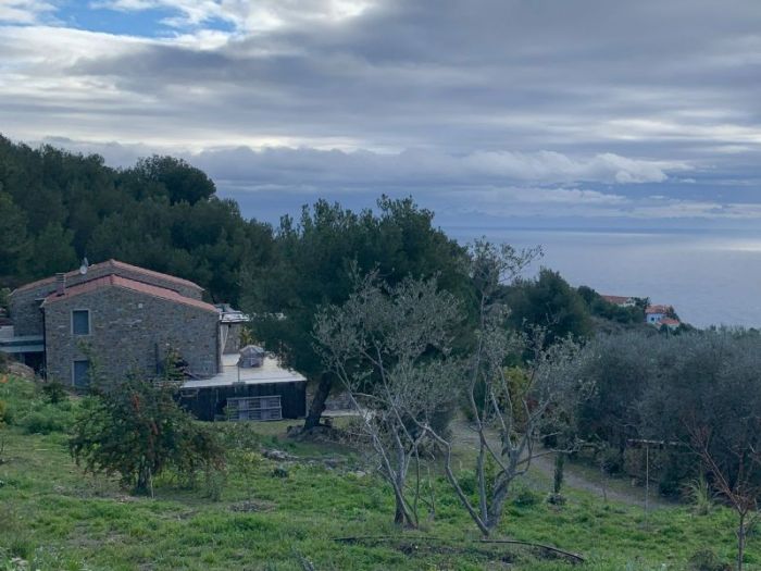 Archisio - Nadine Schmitz - Progetto Leleganza dello sfioro nascosto