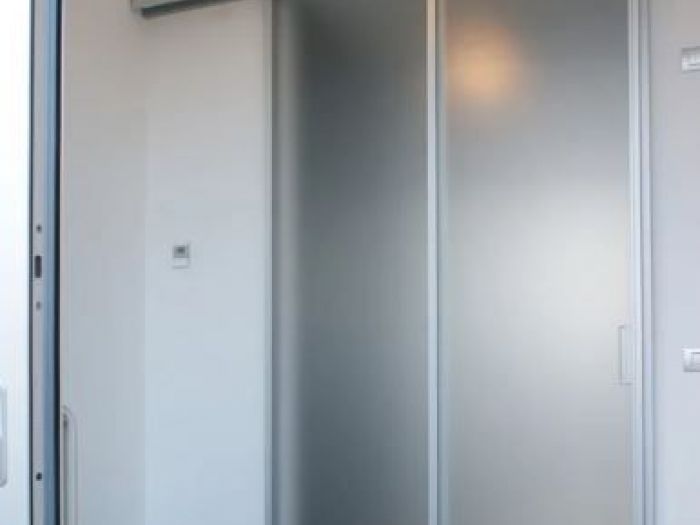 Archisio - Gaia Brunello Photohomestaging - Progetto Appartamento a milano - spazi contenitori e giochi di trasparenze