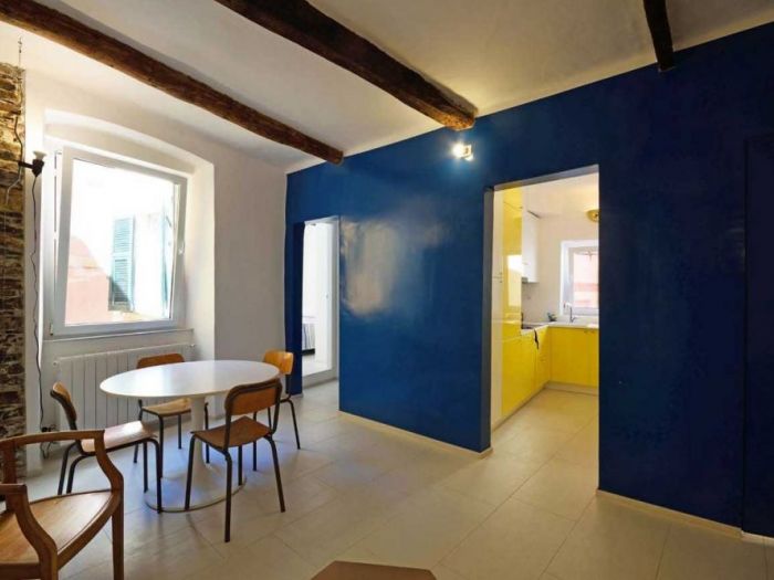 Archisio - Roberto Silvestri - Progetto Una casa a camogli storie e pareti colorate