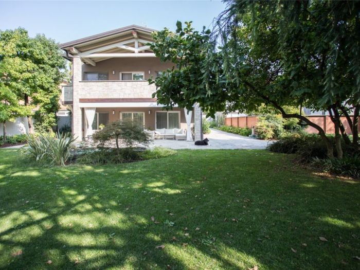 Archisio - Architrevi Studio Maridati - Progetto Ristrutturazione villa bifamiliareDuerre house