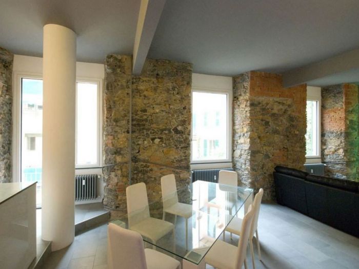 Archisio - Roberto Silvestri - Progetto Pietra acciaio e led una casa dai contrasti vivi