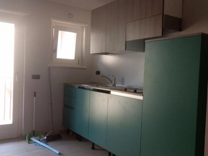 Archisio - Falegnameria Blf Di Ursache Bodgan - Progetto Fornitura e posa cucine mobili su misura persiane in legno e alluminio