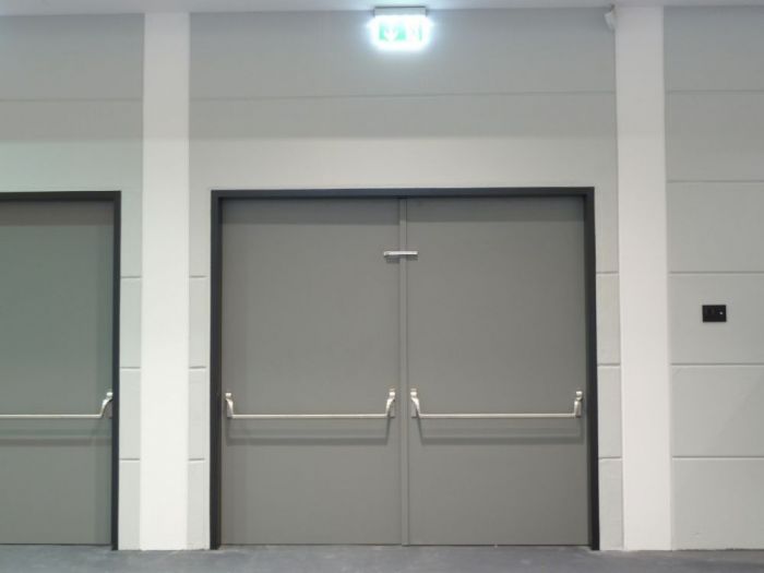 Archisio - Serramenti Puglisi srl - Progetto Portoni a libro e porte tagliafuoco