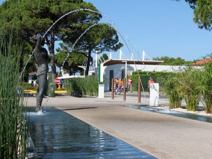 Archisio - Forme Dacqua - Progetto Fontane dinamiche e a sfioro - camping marina di venezia
