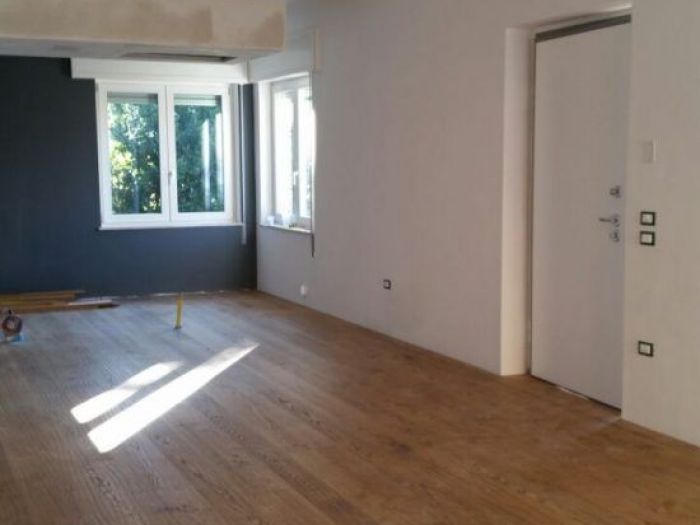 Archisio - Sofim Srl Soluzioni E Finiture Immobiliari - Progetto Sofim Srl fornisce e posa tutti i tipi di pavimenti in legno dal massello nelle varie essenze da levigare e trattare in opera ai vari tipi di prefinito