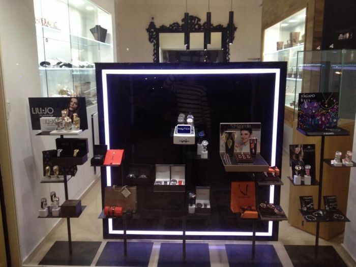 Archisio - Casesa Tiziano - Progetto Gioielleria piazza oro