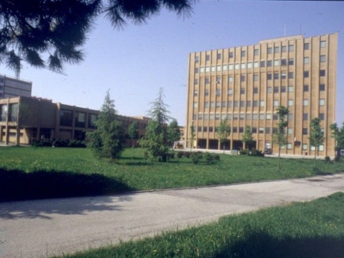 Archisio - Cofra Architettura Design Innovazione - Progetto Realizzazione del corpo aule didattiche e completamento edificio principale