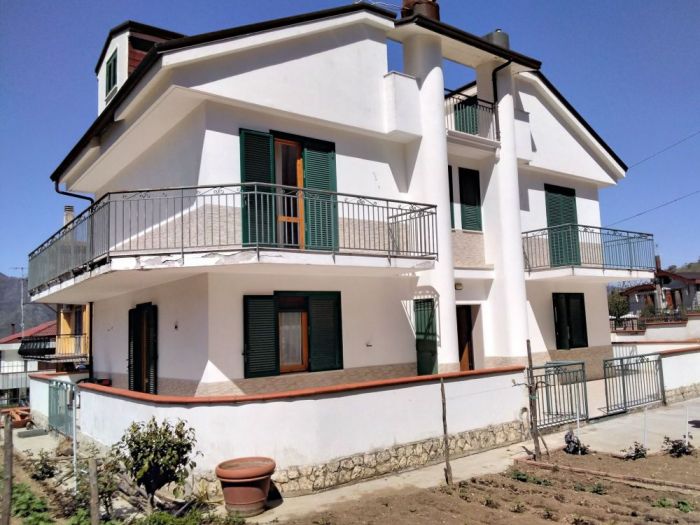 Archisio - Michele Mele - Progetto Restyling di una villa bifamiliare stile contemporaneo