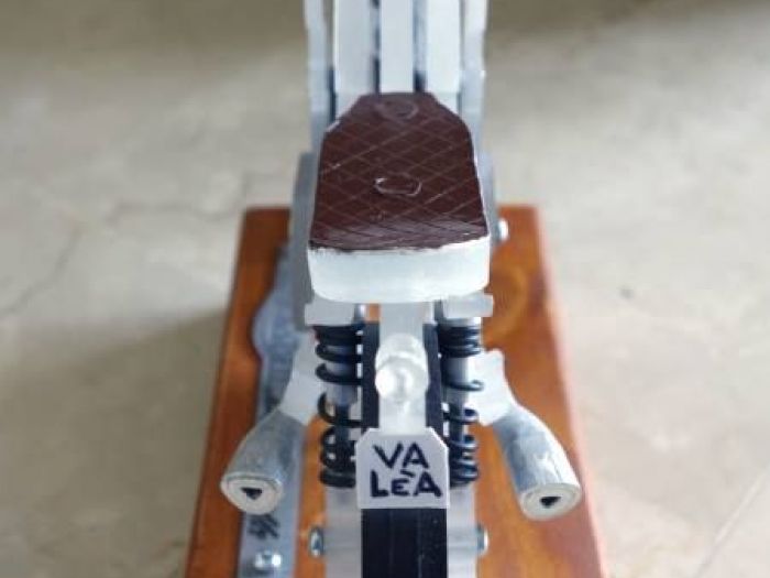 Archisio - Vala Lampade - Progetto Lampada motocicletta marca triumph