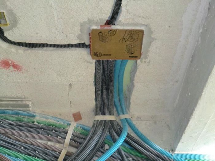 Archisio - Mp Impianti - Progetto Impianti elettrici per gli immobili e quadri per macchinari elettrici