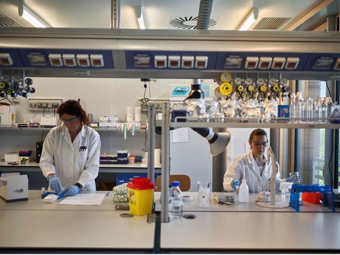 Archisio - Matteo Castelli Fotografia - Progetto Exosomics servizio corporate