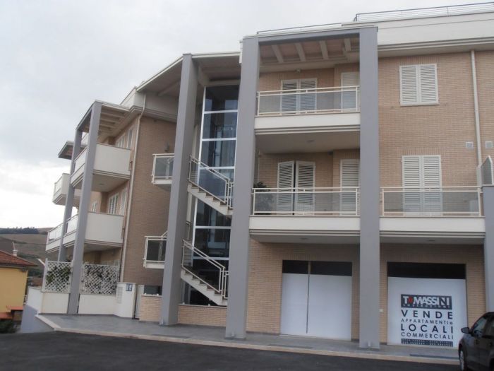 Archisio - Massimo De Luca - Progetto Edificio residenziale - commerciale