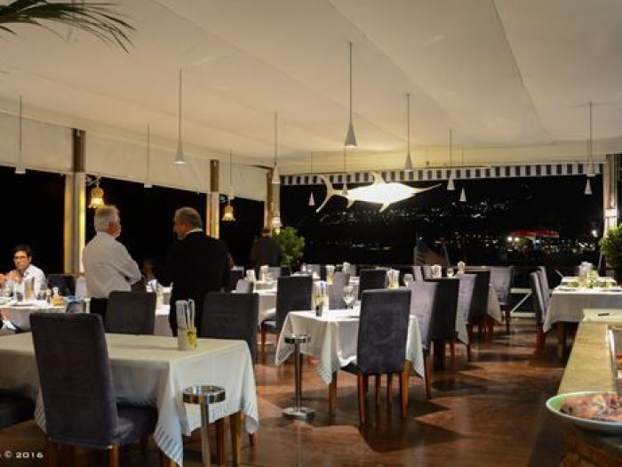 Archisio - Stefano Costantino - Progetto Acquario luminoso allinterno di un ristorante