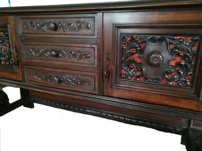 Archisio - Cmb Cattaneo Bruno Mobili - Progetto Credenza noce intagliata rinascimento con stemmi leoni