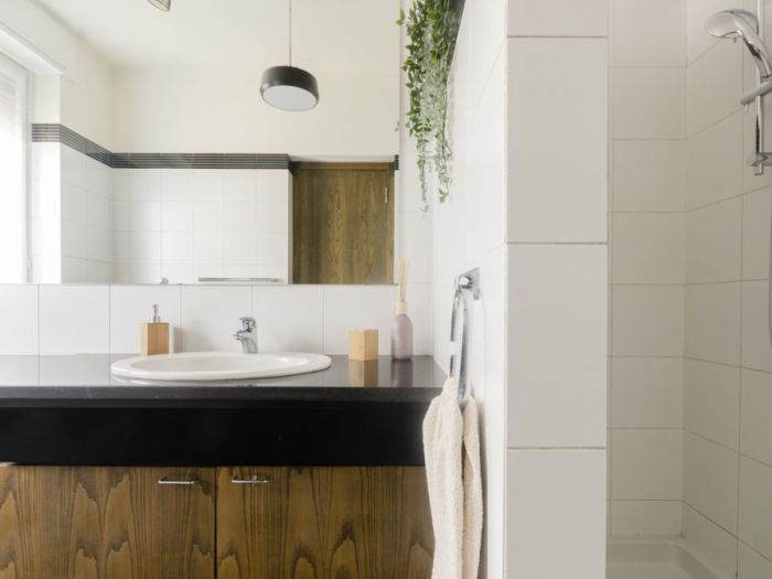 Archisio - Gilardi Interiors On Staging - Progetto Restyling bagno low cost per home staging destinazione microricettivit