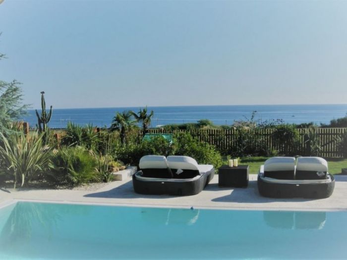 Archisio - Tiziana Galosi - Progetto Progettazione piscina e giardino di una villetta