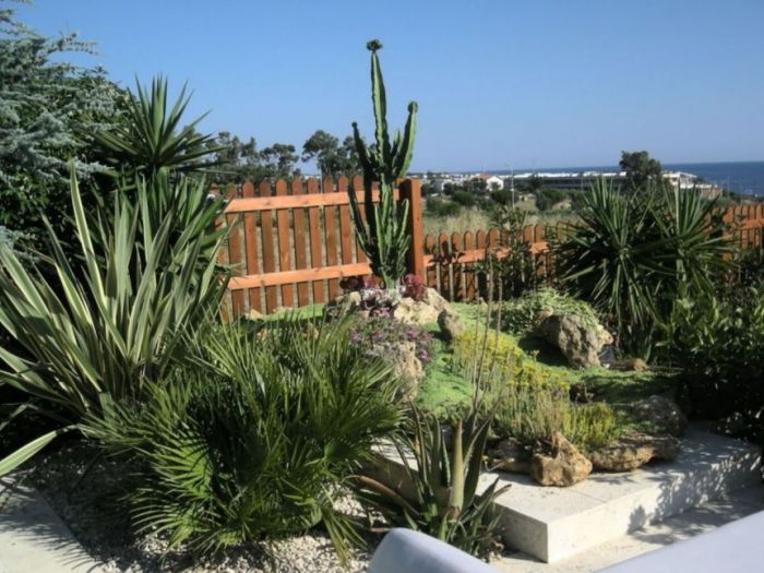 Archisio - Tiziana Galosi - Progetto Progettazione piscina e giardino di una villetta