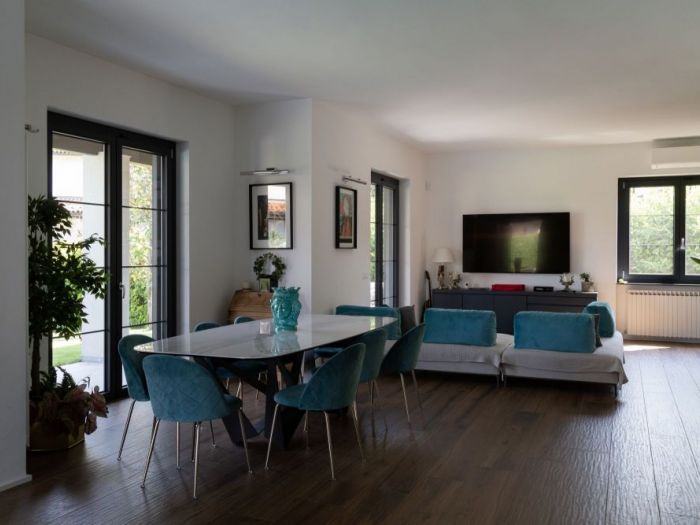 Archisio - Cinzia Campari - Progetto Villa indipendente con piscina