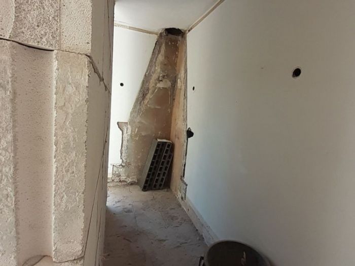 Archisio - Mani Srl Ristrutturazini - Progetto Realizzazione PrecedenteCamera da letto con armadio nascosto roma zona magliana