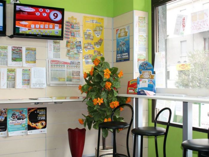 Archisio - Imetallici Di Taverna Andrea Taverna - Progetto Arredamento tabaccheria