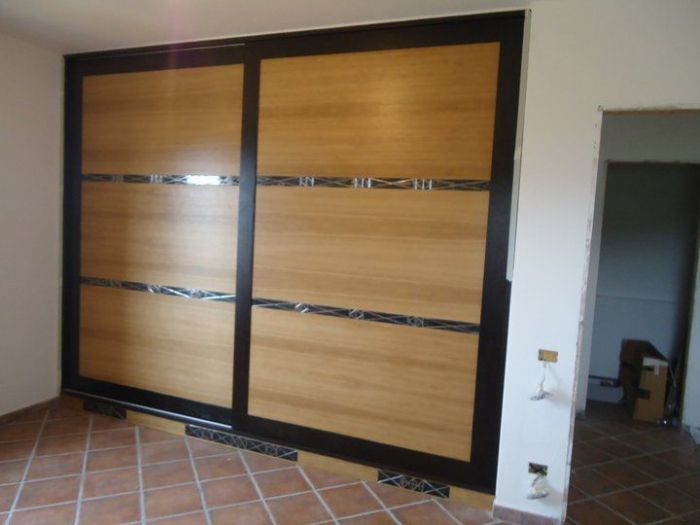 Archisio - Falegnameria Sardano Demurtas - Progetto Armadio ante scorrevoli in legno rovere