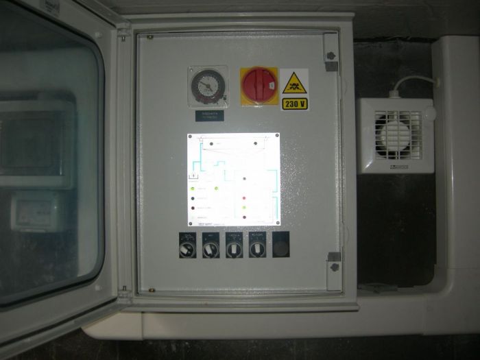 Archisio - Bertoli Piscine - Progetto Piscina rettangolare a bordo sfioratore