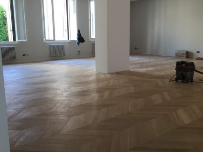 Archisio - Sofim Srl Soluzioni E Finiture Immobiliari - Progetto Sofim Srl fornisce e posa tutti i tipi di pavimenti in legno dal massello nelle varie essenze da levigare e trattare in opera ai vari tipi di prefinito