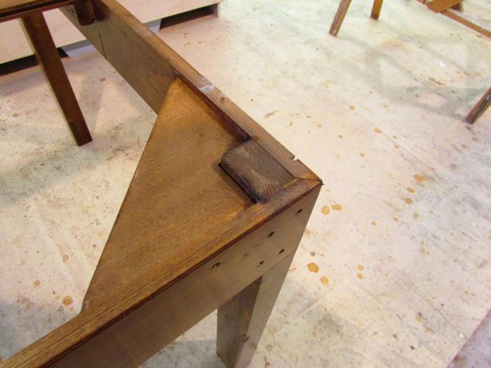 Archisio - Onda Arredamenti - Progetto Tavolini sedie mensole armadi arredo casa e rivestimento in legno per yacht