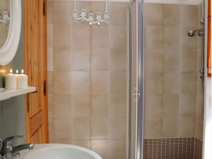 Archisio - Marianna Leinardi - Progetto Soft restyling di un bagno anni 80 di casa vacanze