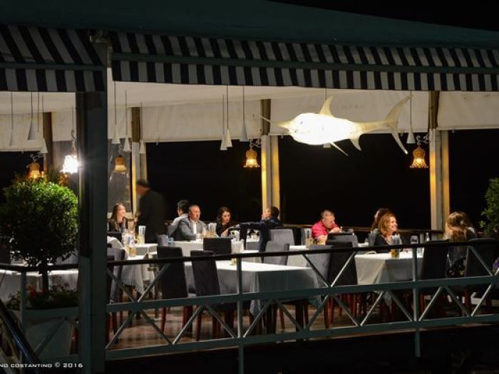 Archisio - Stefano Costantino - Progetto Acquario luminoso allinterno di un ristorante