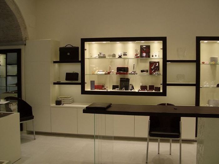 Archisio - Falegnameria Franciacorta Snc - Progetto 10 ottica e gioielleria - arredamento ottica