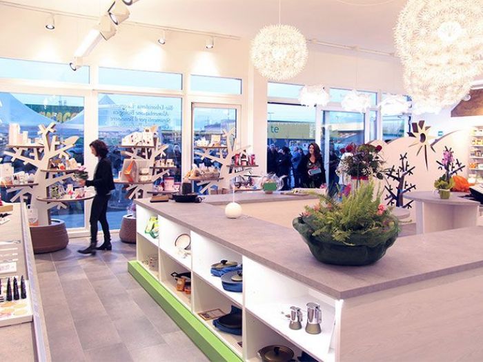 Archisio - Sara Basana - Progetto Progettazione di arredo per negozi e attivit commerciali