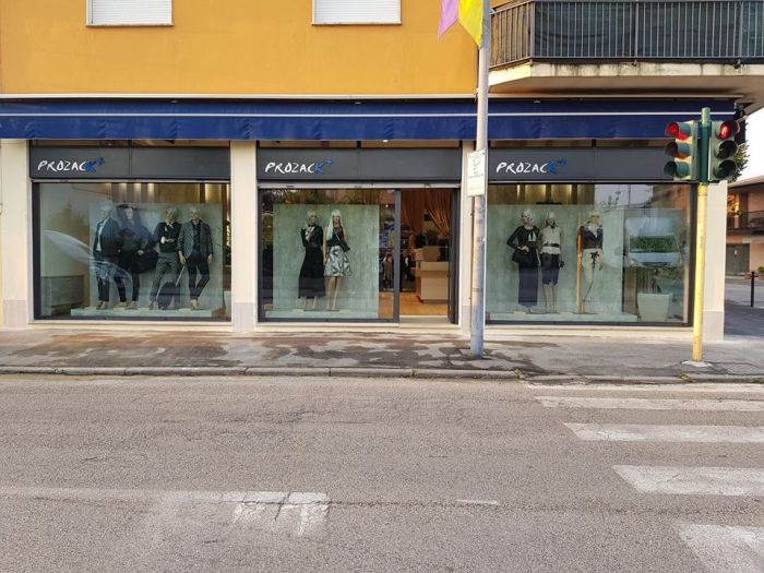 Archisio - Michele Paolin - Progetto Arredamento su misura con taglio e bordatura pannelli sul posto