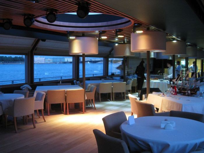 Archisio - Andrei Dmitriev - Progetto Floating restaurant