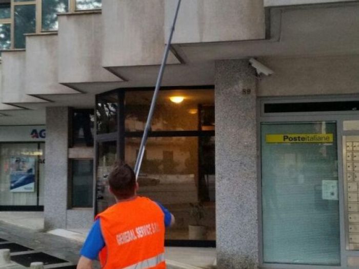 Archisio - General Service srl - Progetto Pulizia di vetri e vetrate