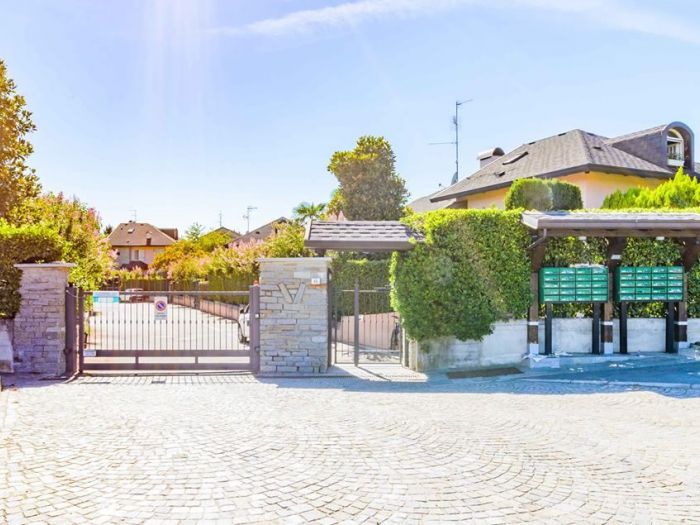 Archisio - Venduta A Prima Vista - Progetto Ministaging in meravigliosa villa con piscina a cassano magnago