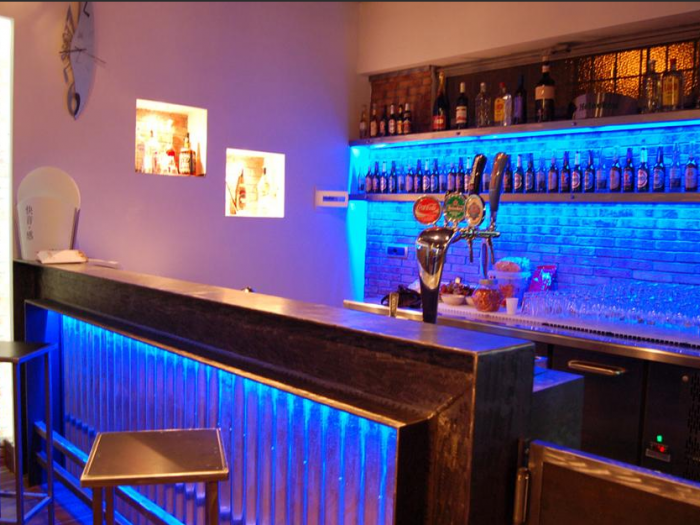 Archisio - Officine Architetti - Progetto Favelas pub