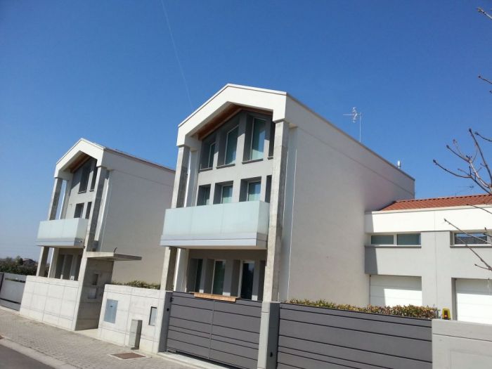 Archisio - Giorgio Mauro - Progetto Progetto di una casa a schiera per tre unit abitative