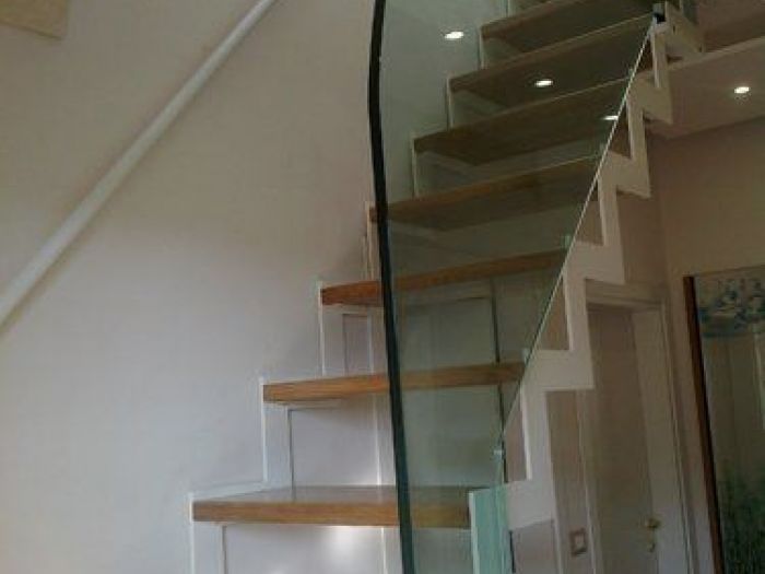 Archisio - Vetreria Dimensione Vetro - Progetto Parapetti e scale pensiline in vetro porte calpestabili e vetri decorati