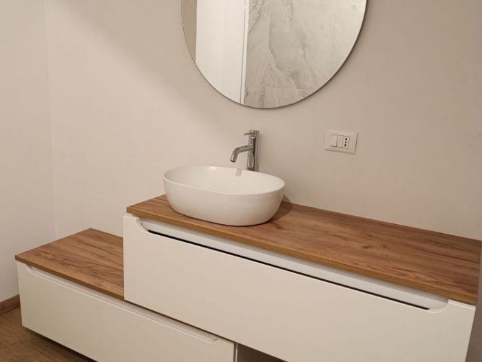 Archisio - Mani Srl Ristrutturazini - Progetto Realizzazione bagno di servizio presso appartamento sito in roma zona acilia