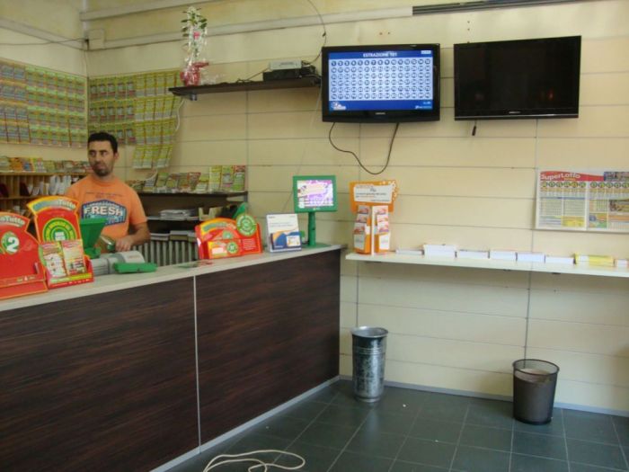 Archisio - Imetallici Di Taverna Andrea Taverna - Progetto Arredamento tabaccheria