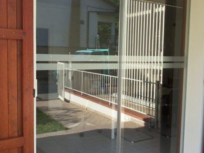 Archisio - Vetreria Dimensione Vetro - Progetto Parapetti e scale pensiline in vetro porte calpestabili e vetri decorati