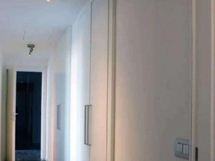 Archisio - Gaia Brunello Photohomestaging - Progetto Appartamento a milano - spazi contenitori e giochi di trasparenze